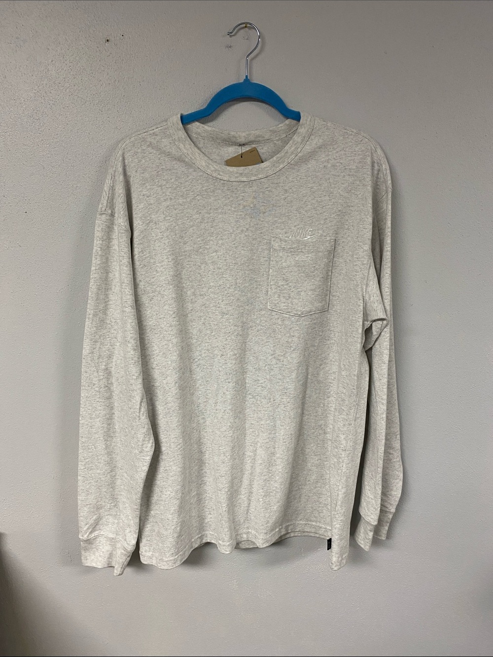 Nike Men's Long Sleeve Pocket Tee - Light Gray. NWT Size M